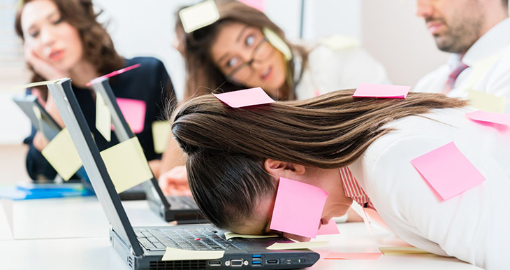 agotamiento-2-de-cada-10-empleados-reportan-síntomas-de-burnout-a-causa-de-un-ambiente-laboral-toxico